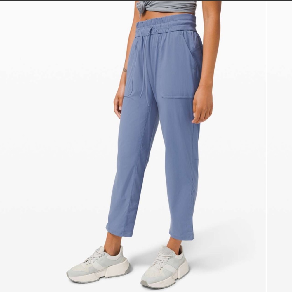 LULULEMON Beyond the Studio Crop Water Drop NWT